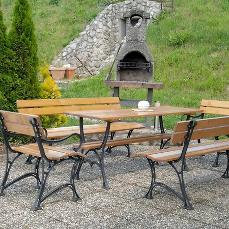 Alex Liptov Nyaraló